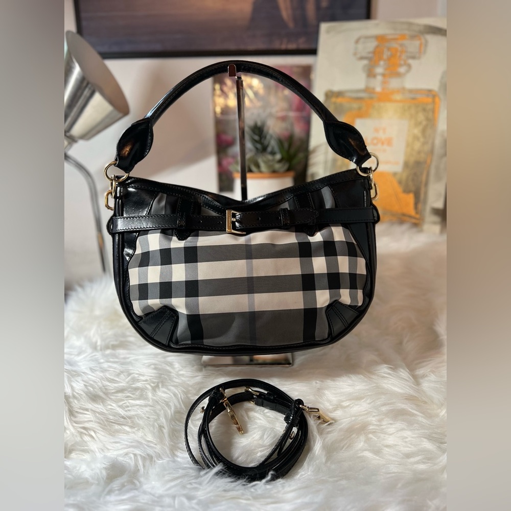 Burberry black and white bag could be a handbag, shoulder or crossbody bag